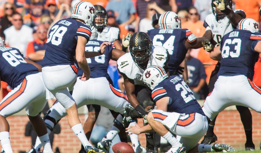 Zach Cunningham (41) blocks a field goal as Vanderbilt lost to the Auburn Tigers 23-16 at Jordan Hare Stadium Auburn, Ala., as photographed on Nov. 4, 2016. (Hustler Multimedia/Ziyi Liu)