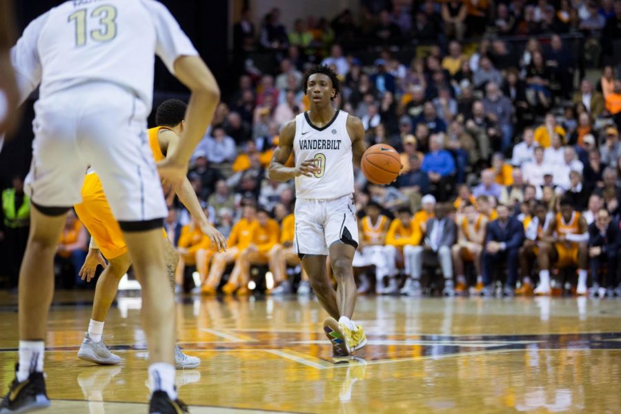 Saben Lee dribbles up the floor in Vanderbilt's loss to Tennessee in 2019.