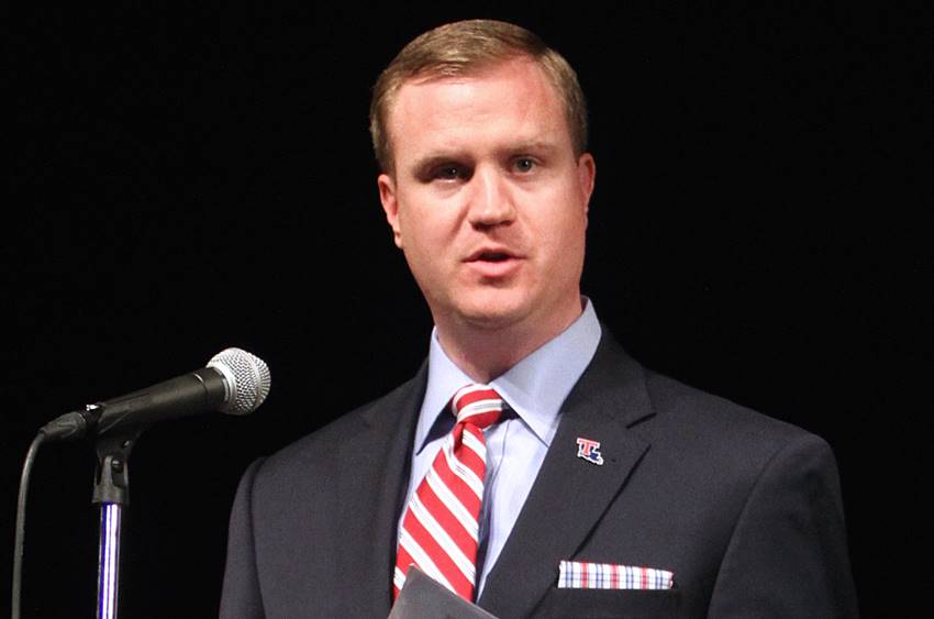 Tommy McClelland addressing an audience as athletic director of Louisiana Tech. (Crescent City Sports/Jude Young)
