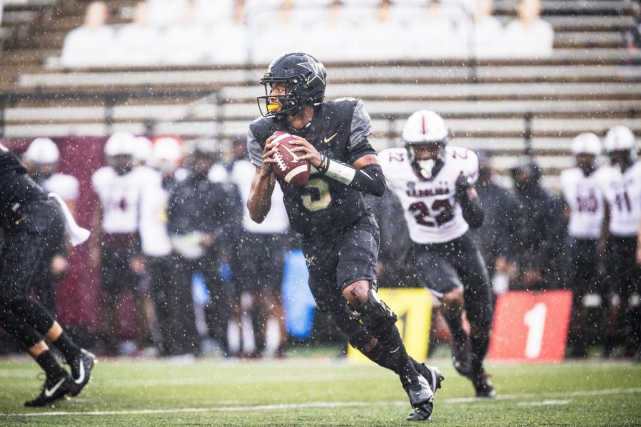 Mike Wright scrambles out of the pocket in Vanderbilt's 41-7 loss to South Carolina (Hustler Multimedia/Hunter Long)