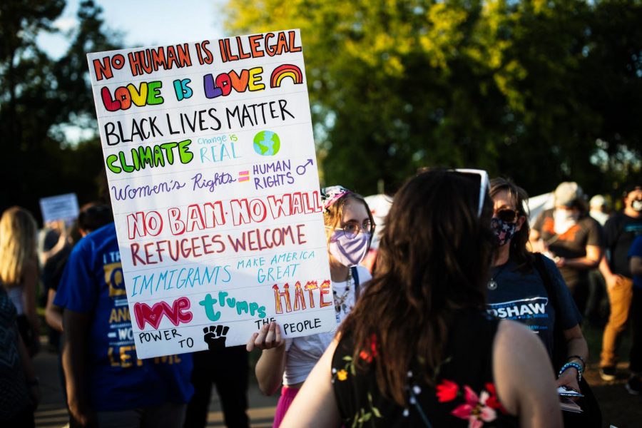 Protesters are outside of Belmont University prior to the last Presidential Debate. (Hustler Multimedia/Hunter Long)