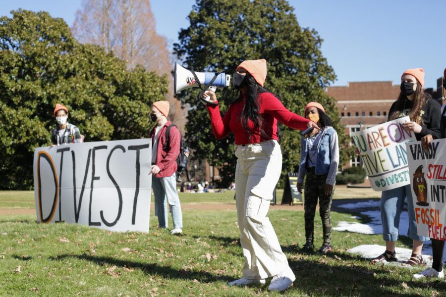 Vanderbilt students assemble on Library Lawn on Tuesday, Feb. 19, 2021, calling for the Vanderbilt administration to divest from fossil fuels, a chief contributor to climate change.  (Hustler Multimedia/Emery Little)