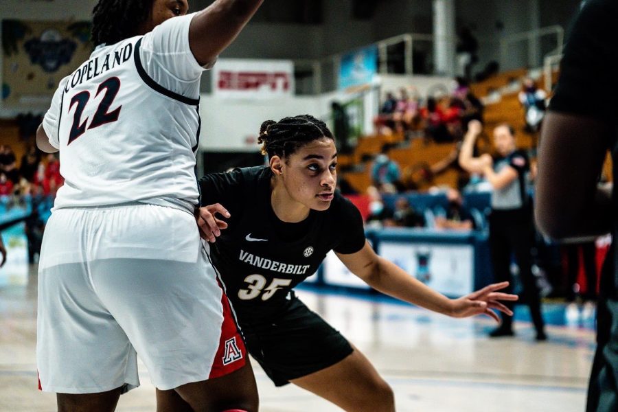 Sacha Washington plays defense against Arizona on Nov. 25, 2021.