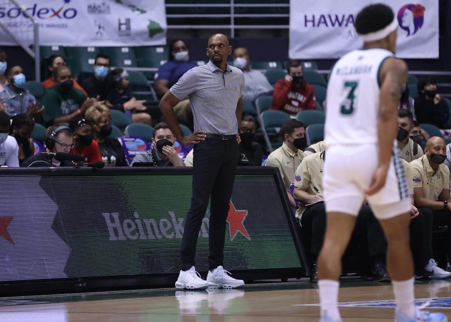Head coach Jerry Stackhouse looks on as Vanderbilt plays Hawai'i on Dec. 22, 2021. (Vanderbilt Athletics)