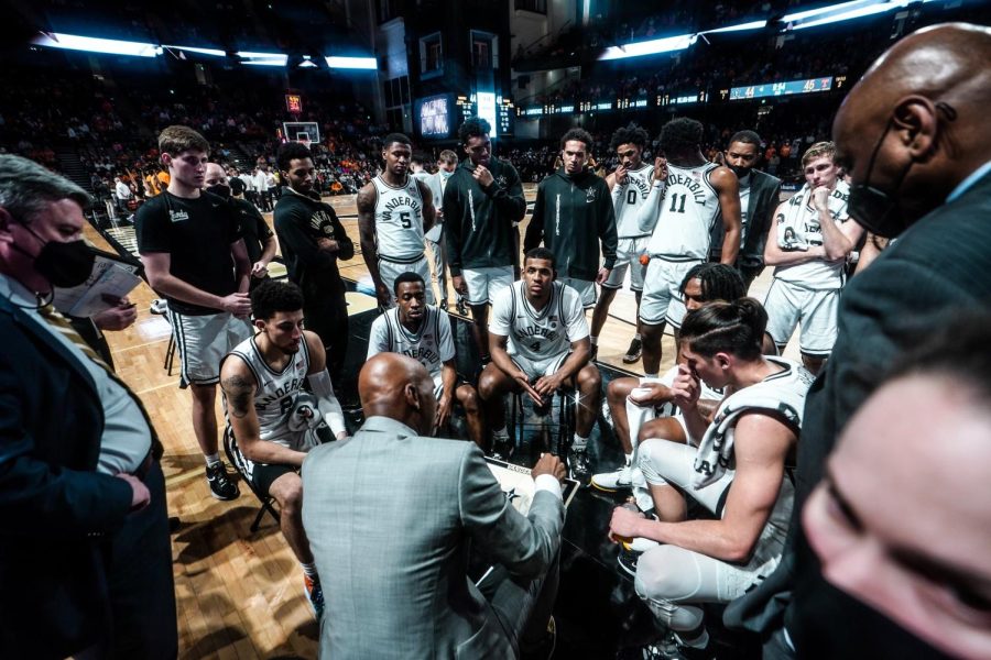 Vanderbilt men's basketball huddles during a game against Tennessee on Jan. 18, 2022.