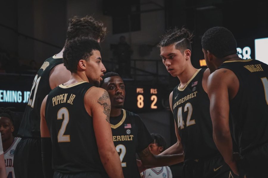 Vanderbilt men's basketball huddles during a game against Florida on March 1, 2022.