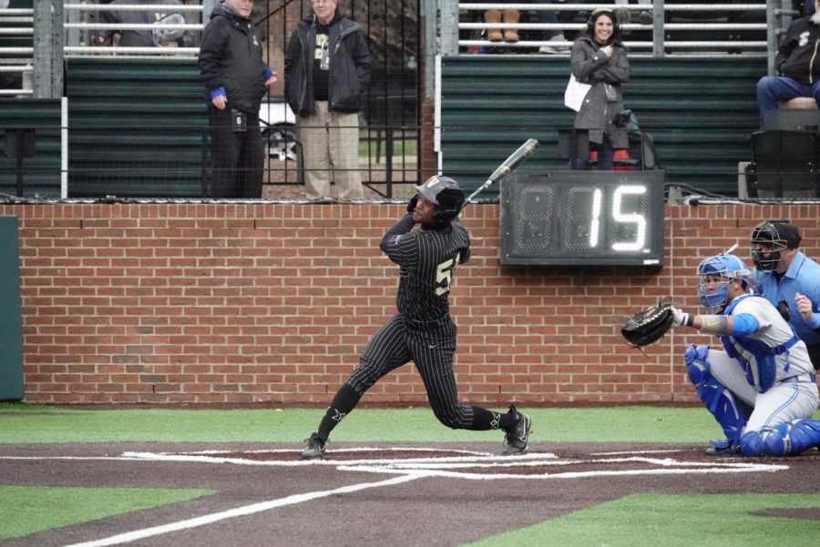 Enrique Bradfield swings at a pitch against UCLA on February 24, 2022 (Hustler Multimedia/Geetika Komati).