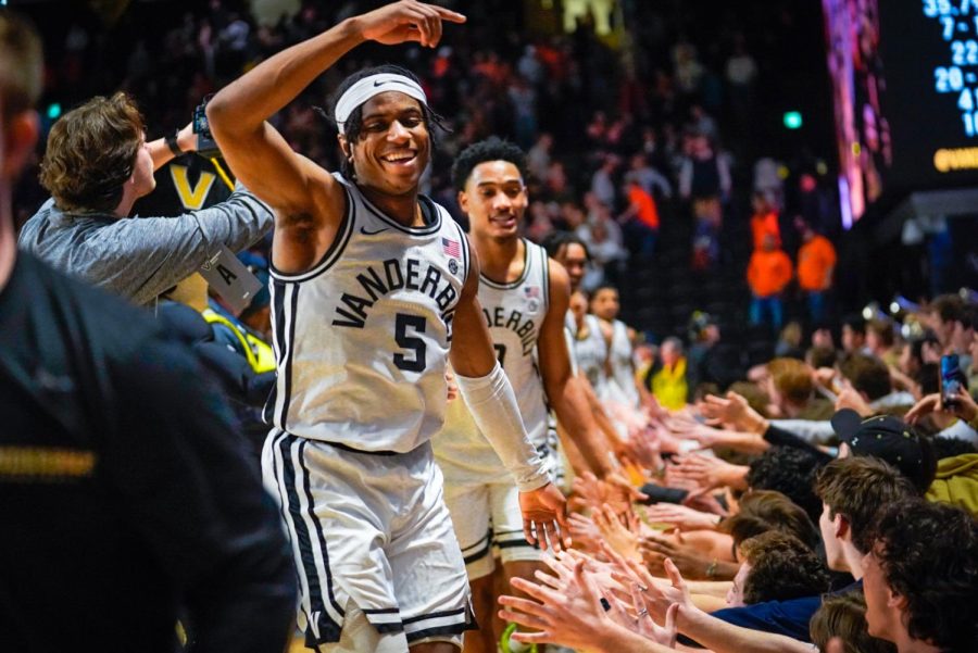 Ezra Manjon celebrates with students after a 67-65 win over Auburn on Feb. 18, 2023 (Hustler Multimedia/Nikita Rohila).