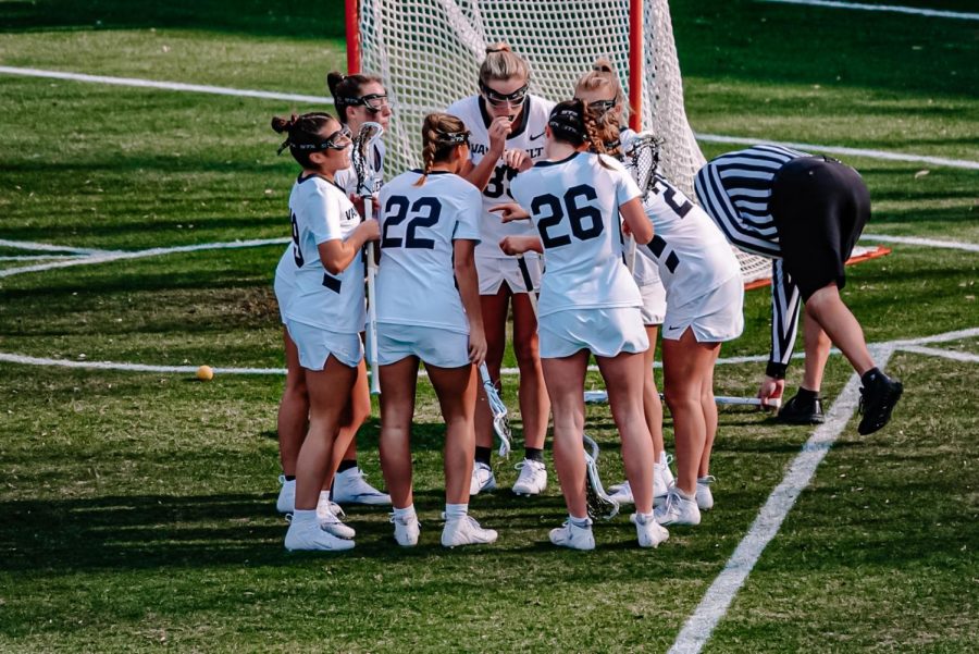 Vanderbilt huddles on the field, as photographed on Feb. 10, 2023. (Hustler Multimedia/Anseley Philippe)