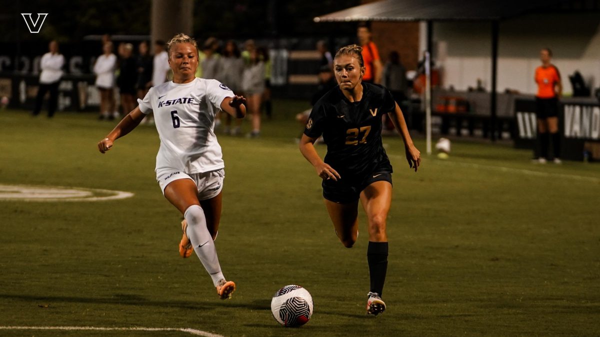 Alex Wagner dribbling the ball on August 31, 2023 (Vanderbilt Athletics).