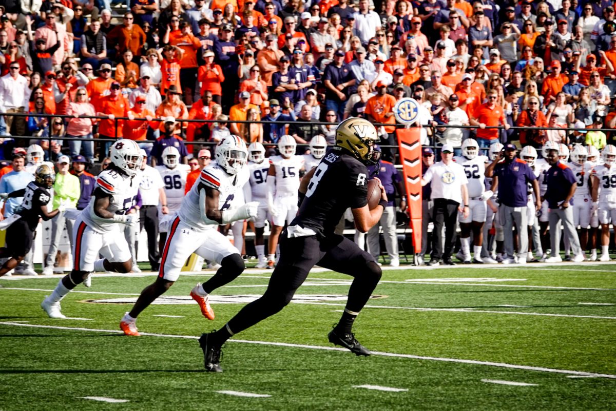 Ken Seals running a keeper against Auburn. (Hustler Multimedia/Geetika Komati)
