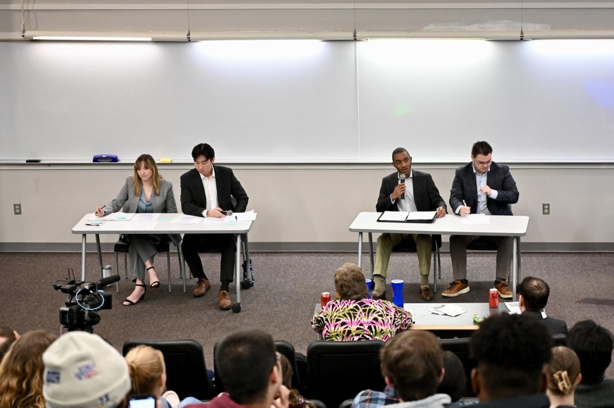 Vanderbilt College Democrats (left) and Vanderbilt College Republicans engage in a debate hosted by The Vanderbilt Political Review on gun control. (Hustler Multimedia/Alysa Suleiman)
