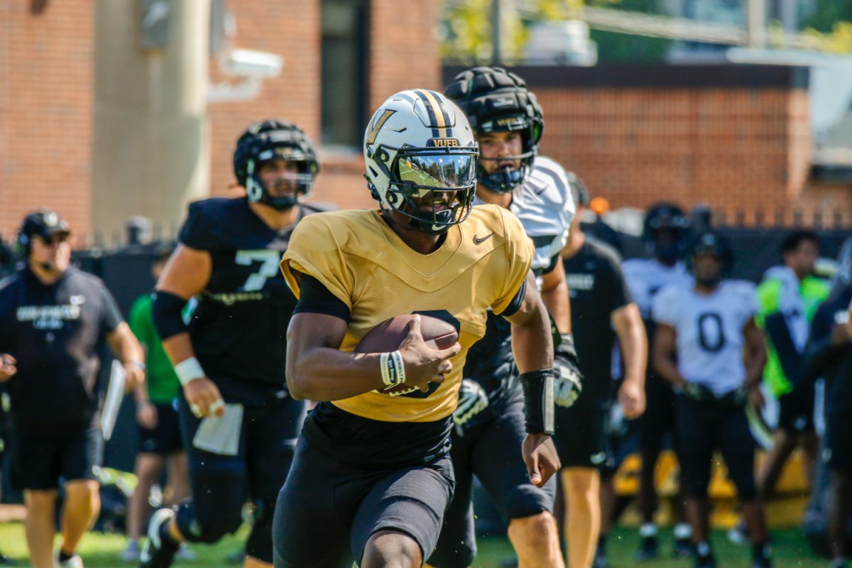 Nate Johnson runs the ball in a scrimmage during fall camp, as photographed on Aug 20, 2024. (Hustler Multimedia/Barrie Barto)