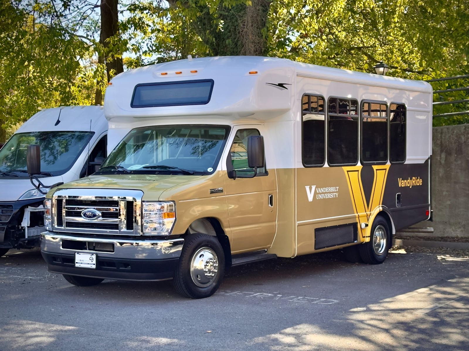 A gasoline-powered Starcraft Allstar (Ford E-450) VandyRide shuttle parked at VUPD headquarters, as captured on Oct. 9, 2024. (Hustler Multimedia/Royce Yang)