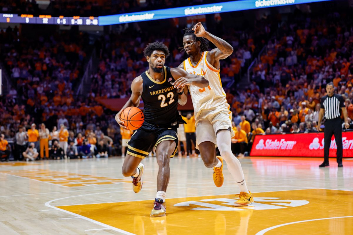 Jaylen Carey drives to the rim against No. 5 Tennessee, as photographed on Feb. 15, 2025. (Hustler Multimedia/Barrie Barto)