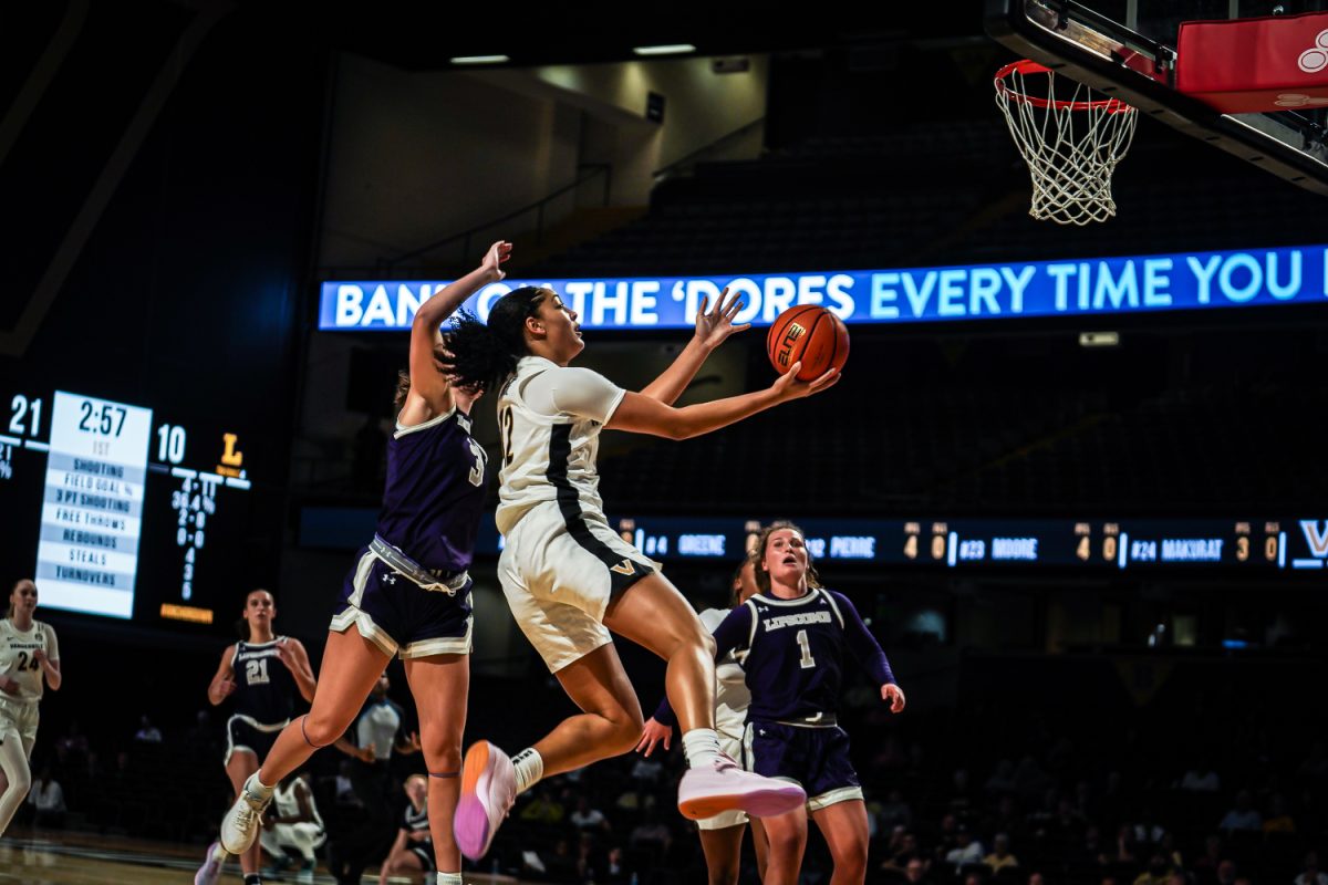 Khamil Pierre goes for a layup, as photographed on Nov. 4, 2024. (Hustler Multimedia/Miguel Beristain)